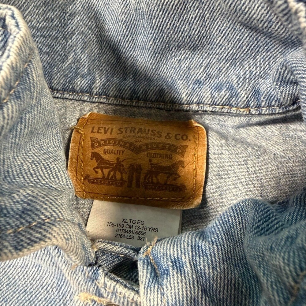Vintage Levis Denim Trucker Jacket Youth XL Light Wash Button Up Jean Coat - Picture 7 of 8